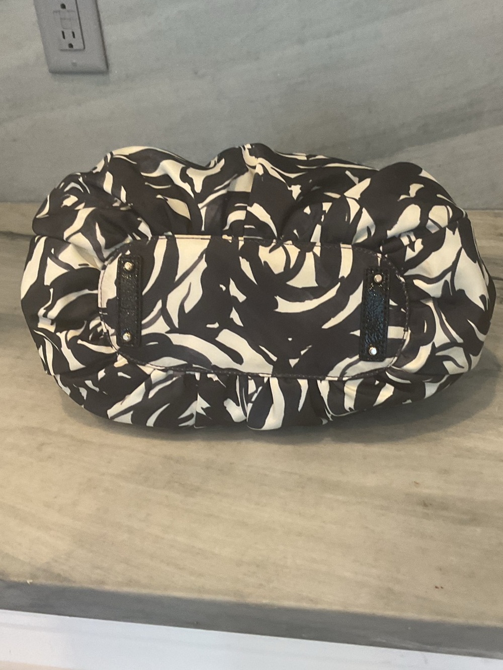 kate spade Black & White Rose-Print Satchel - Picture 7 of 11